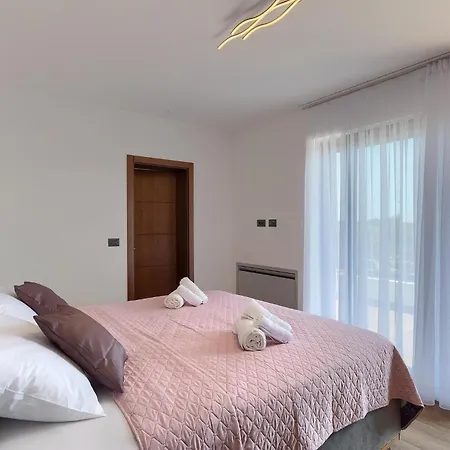 Holiday home Ana Skicini